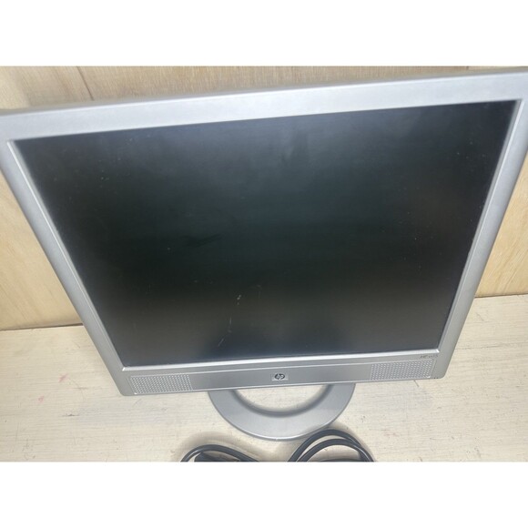 HP VS15 15" LCD VGA Monitor With Built In Speakers Gaming Retro Monitor READ - Picture 2 of 7